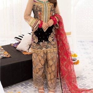 Pakistani shalwar kameez